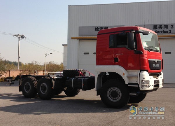 德國(guó)MAN TGS 33.540 6X6 BB底盤(pán)(機(jī)場(chǎng)主力泡沫消防車底盤(pán))